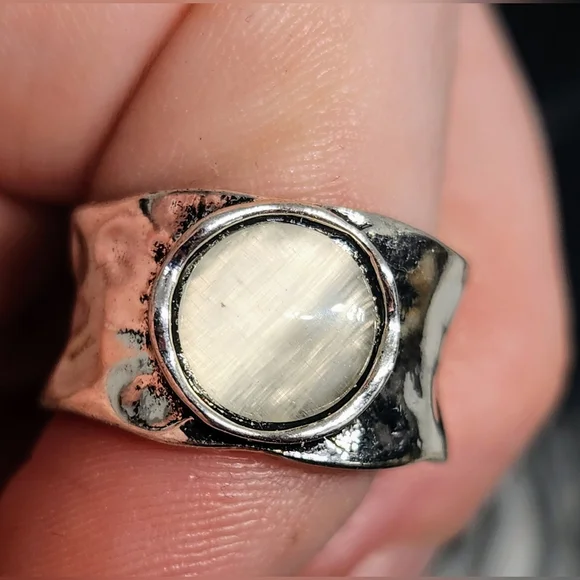 Mother Of Pearl 925 Sterling Silver Shell Ring. - Picture 5 of 8